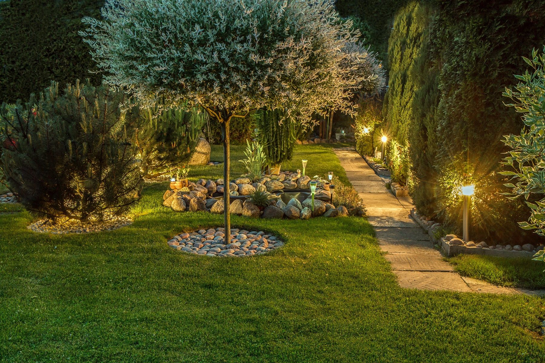 Residential Landscape Lighting in Livingston Mountain WA Landscape lighting along a Livingston Mountain property